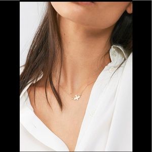 Gold Dove 🕊 Necklace / (OS) NWT!!